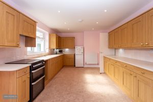 Kitchen/Breakfast Room- click for photo gallery